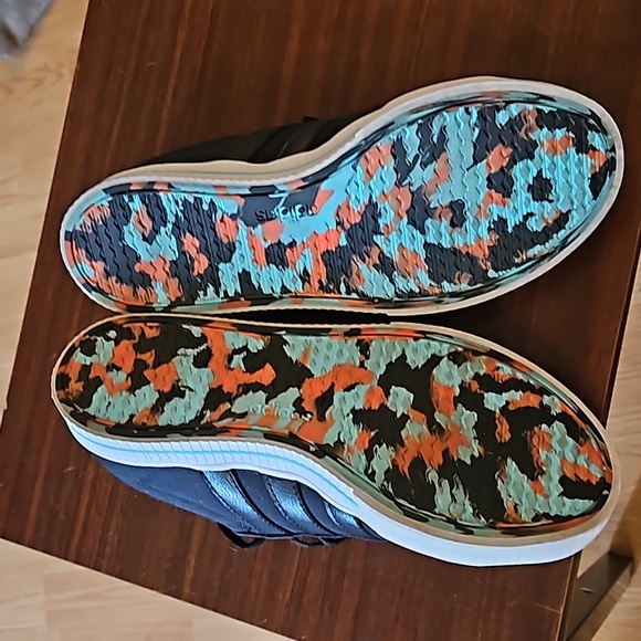 Rare Adidas canvas sneaker - Picture 3 of 4